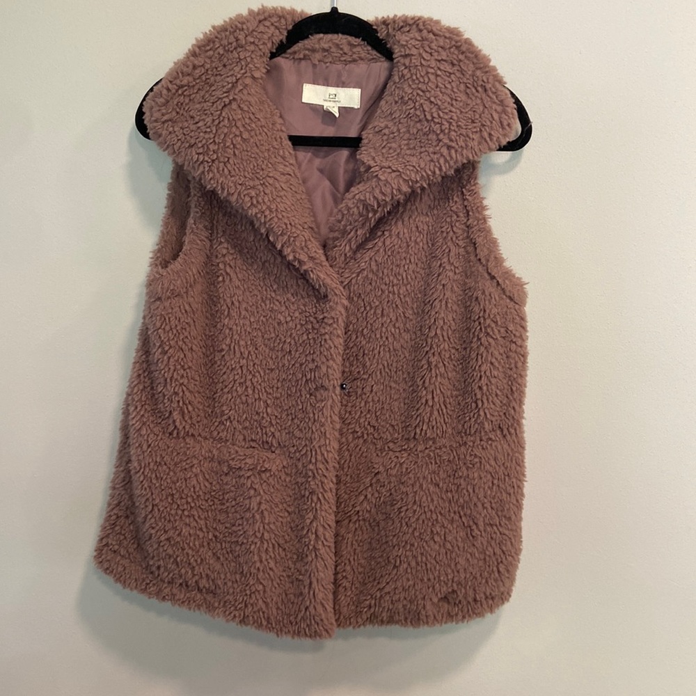 Cozy Mauve Vest with Snap Closures size medium